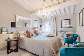 Casa Marta in Lucca With 2 Bedrooms and 1 Bathrooms