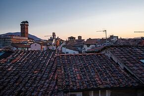 Casa Marta in Lucca With 2 Bedrooms and 1 Bathrooms