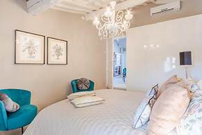 Casa Marta in Lucca With 2 Bedrooms and 1 Bathrooms