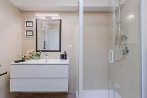 Casa Marta in Lucca With 2 Bedrooms and 1 Bathrooms