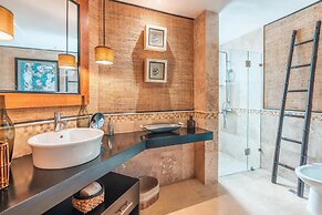 Penthouse With Jacuzzi Near the sea C2