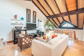 Penthouse With Jacuzzi Near the sea C2