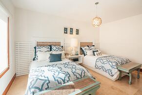 Penthouse With Jacuzzi Near the sea C2