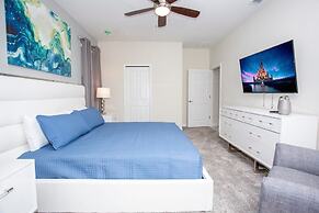 Fantastic Eight Bedrooms SF w/ Screened Pool at Storey Lake Resort 288