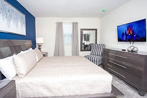 Fantastic Eight Bedrooms SF w/ Screened Pool at Storey Lake Resort 288