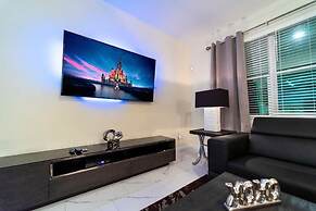 Fantastic Eight Bedrooms SF w/ Screened Pool at Storey Lake Resort 288