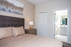 Fantastic Eight Bedrooms SF w/ Screened Pool at Storey Lake Resort 288