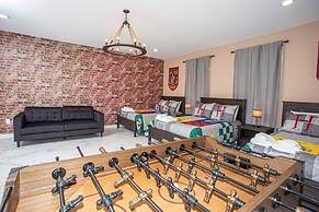 Fantastic Eight Bedrooms SF w/ Screened Pool at Storey Lake Resort 288