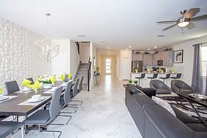 Fantastic Eight Bedrooms SF w/ Screened Pool at Storey Lake Resort 288