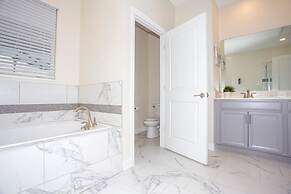 Fantastic Eight Bedrooms SF w/ Screened Pool at Storey Lake Resort 288