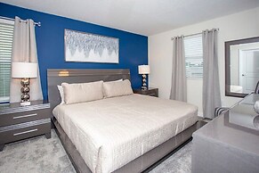 Fantastic Eight Bedrooms SF w/ Screened Pool at Storey Lake Resort 288