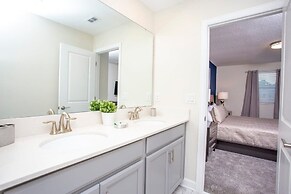 Fantastic Eight Bedrooms SF w/ Screened Pool at Storey Lake Resort 288