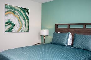 Fantastic Eight Bedrooms SF w/ Screened Pool at Storey Lake Resort 288