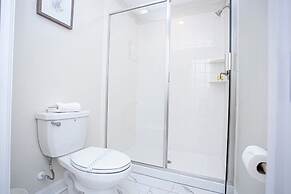 Fantastic Eight Bedrooms SF w/ Screened Pool at Storey Lake Resort 288