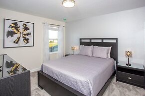 Fantastic Eight Bedrooms SF w/ Screened Pool at Storey Lake Resort 288