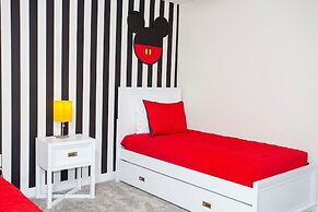 Fantastic Eight Bedrooms SF w/ Screened Pool at Storey Lake Resort 288