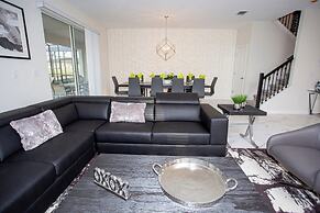 Fantastic Eight Bedrooms SF w/ Screened Pool at Storey Lake Resort 288