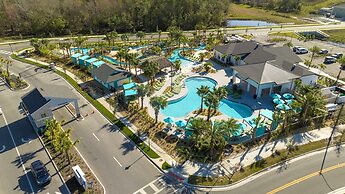 Fantastic Eight Bedrooms SF w/ Screened Pool at Storey Lake Resort 288