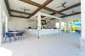 Fantastic Eight Bedrooms SF w/ Screened Pool at Storey Lake Resort 288