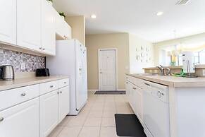 Gorgeous 4 Bedroom w/ Pool Close to Disney 920