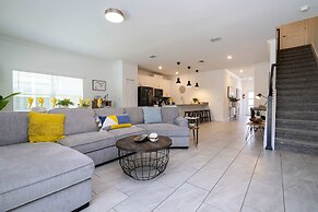 Splendid 5Bd Close to Disney at Storey Lake 4251