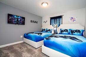 Stunning 4 Bd Close to Disney @ Storey Lake 2569