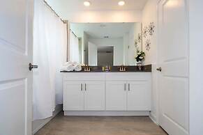 Stunning 4 Bd Close to Disney @ Storey Lake 2569