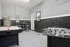 Stunning 4 Bd w/ GameRoom Close to Disney 5110