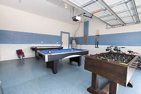 Stunning 5 Bd Home w/ Pool Close to Disney 7420