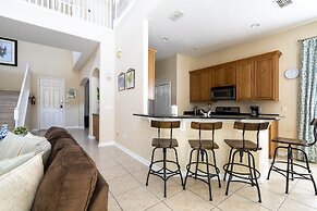 Stunning 5 Bd Home w/ Pool Close to Disney 7420