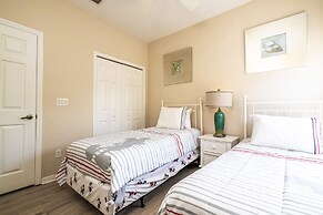 Stunning 5 Bd Home w/ Pool Close to Disney 7420