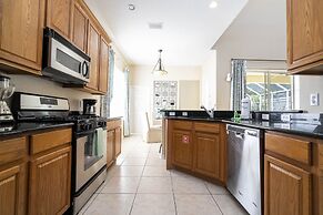 Stunning 5 Bd Home w/ Pool Close to Disney 7420