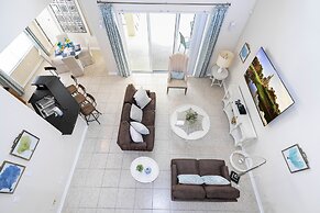 Stunning 5 Bd Home w/ Pool Close to Disney 7420