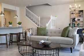 Stunning 5Bd w/ Pool @ Windsor Island Resort 3814