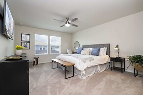 Stunning 5Bd w/ Pool @ Windsor Island Resort 3814