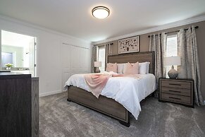 WonderFull 4Bd with Pool at Champions Gate 1174