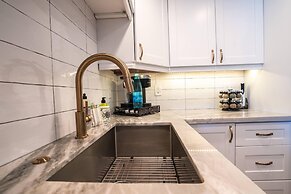 Modern & Polished Oceanfront Vistas