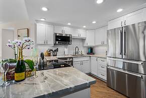 Modern & Polished Oceanfront Vistas