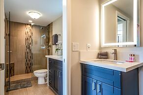 Modern & Polished Oceanfront Vistas