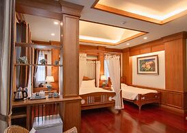 Rich Garden House Hotel