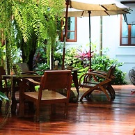 Rich Garden House Hotel