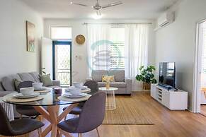 Nightcliff Nest - Stylish 2BR Apartment