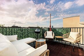 Montrose Lodge by Dunyha