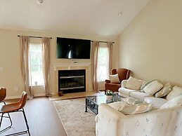 G Cookie's House 3 Bedroom Home by RedAwning