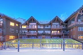 One Ski Hill Retreat 1 Bedroom Condo by Redawning