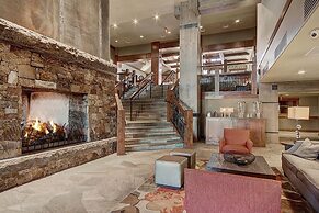 One Ski Hill Retreat 1 Bedroom Condo by Redawning