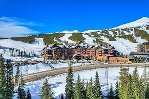 One Ski Hill Retreat 1 Bedroom Condo by Redawning