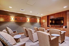 One Ski Hill Retreat 1 Bedroom Condo by Redawning