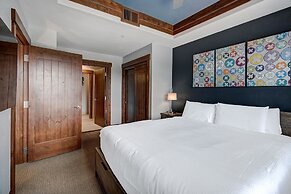 One Ski Hill Retreat 1 Bedroom Condo by Redawning