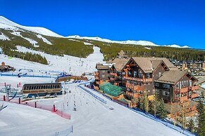 One Ski Hill Retreat 1 Bedroom Condo by Redawning